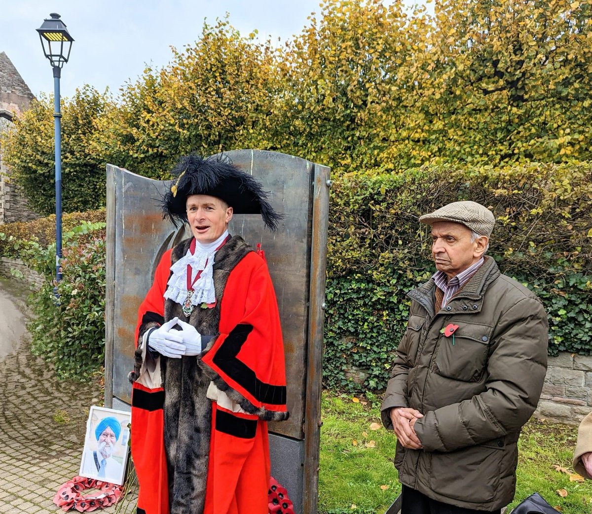 TriptiMegeri's tweet photo. Pictures from the Remembrance Day service organised by the Sikh Community leaders at Bristol. Bristol Multi Faith Forum participated and paid tributes to the brave soldiers. Deputy Lord Mayor @SteveSmith98 and @TomAditya addressed the gathering. https://t.co/kAFxMuboLC