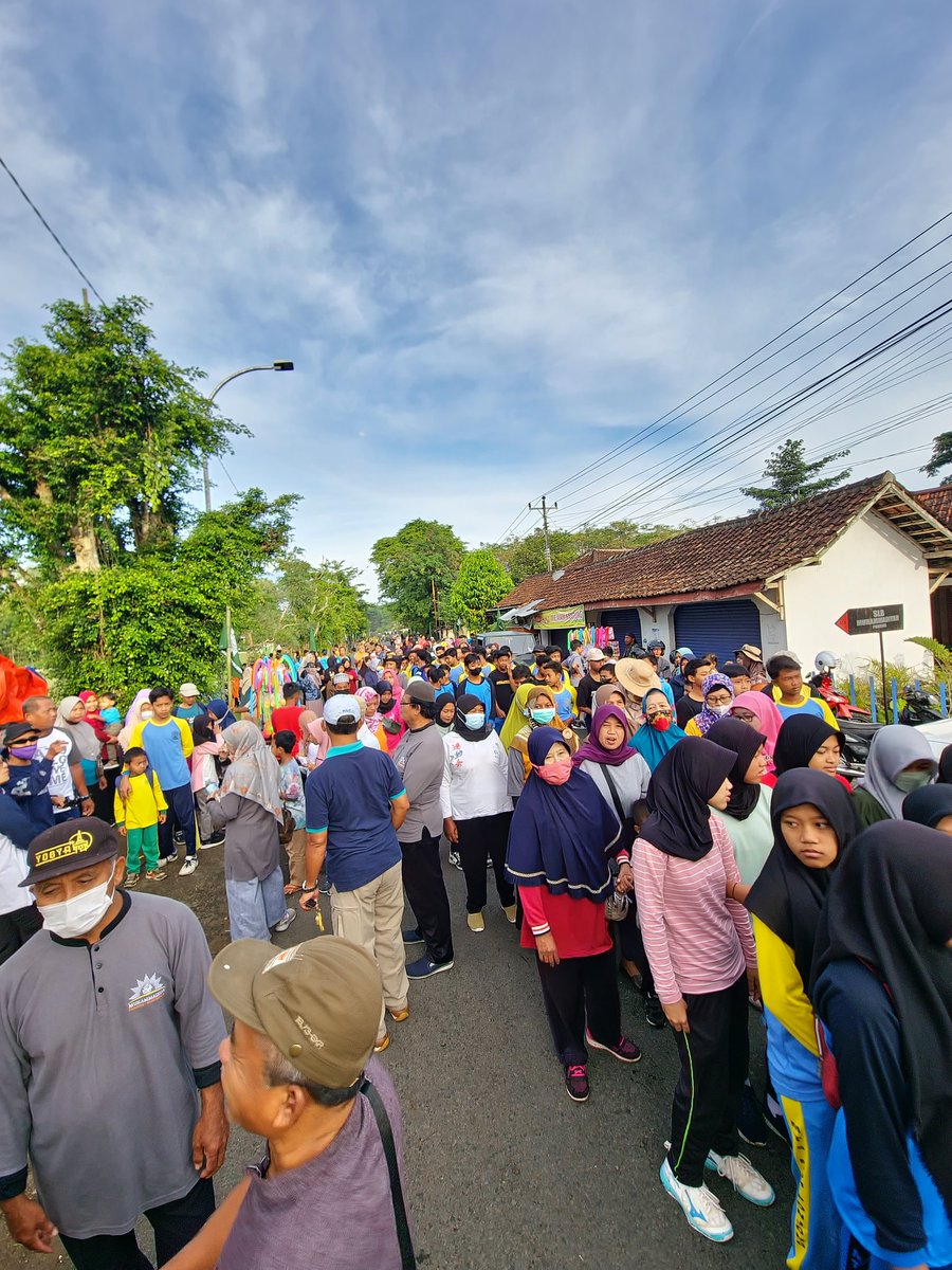 jauhari's tweet photo. Jalan Sรฉhat dalam rangka semarak @Muktamar48 @muhammadiyah @PCMPonjong bersama #NARUTO dengan Ratusan Door Prize ๐ #Berkemajuan #SangSurya #Muktamar48 https://t.co/bNcuMaINrV