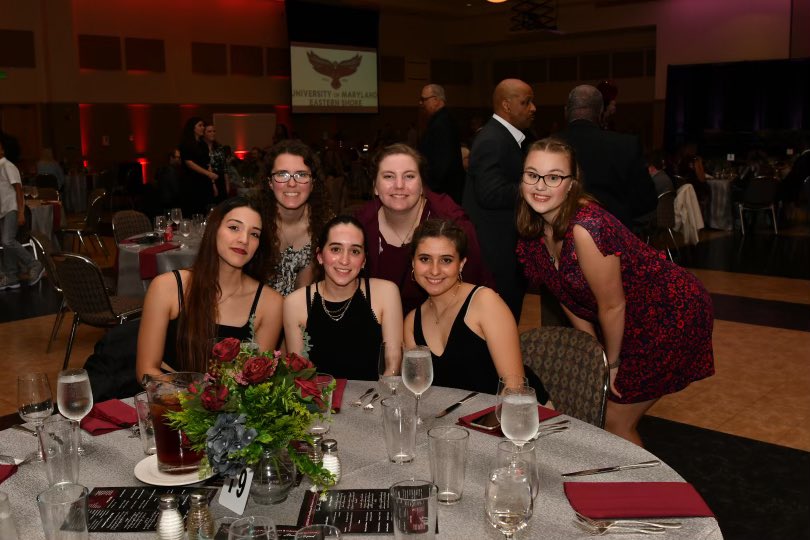 UMESHawkSports's tweet photo. Our @ESHawksBowling and @ESHawksWBB teams are in the building!

#HawkPride | #HawkHOF https://t.co/QiXcmy4EyH