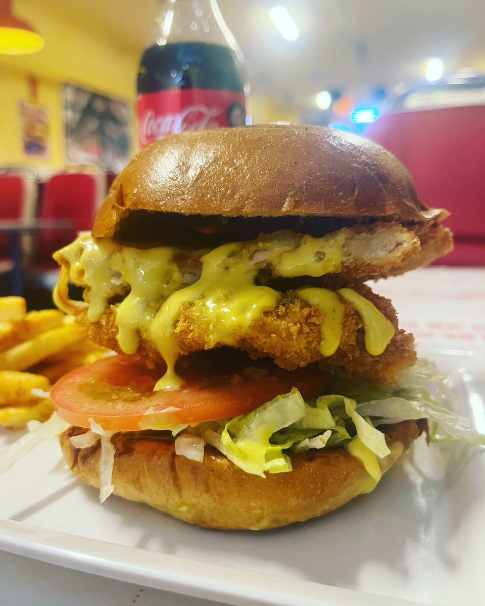 ElBuseteroRes's tweet photo. Algo deli para esta noche fría. 🍔
Pide en nuestro restaurante o a domicilio al 3229497668/76.

.
.
.
.
.
.
.
#ComeComoBusetero #2022 #LoveEat #Delicius #MyPlace #buseterosconestilo #Burger #HotDog #salchipapas #combo #couple #love #friends #FrenchFries #LoveFrenchFries https://t.co/qNiFtsz1cw