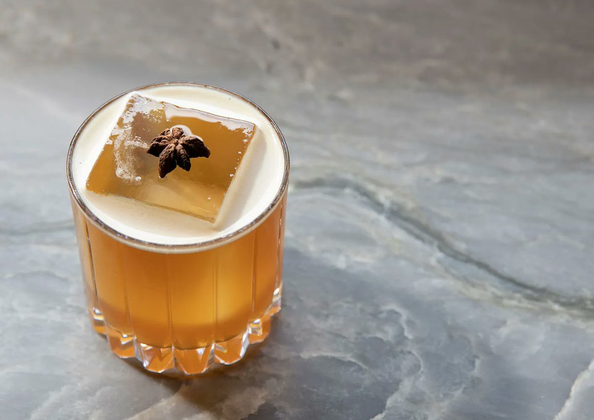 This Yuzu Sour marries the East Asian fruit with Japanese whisky, complemented by the spice of a star anise syrup and garnish. 🍋 Recipe: buff.ly/3A6Vsjc