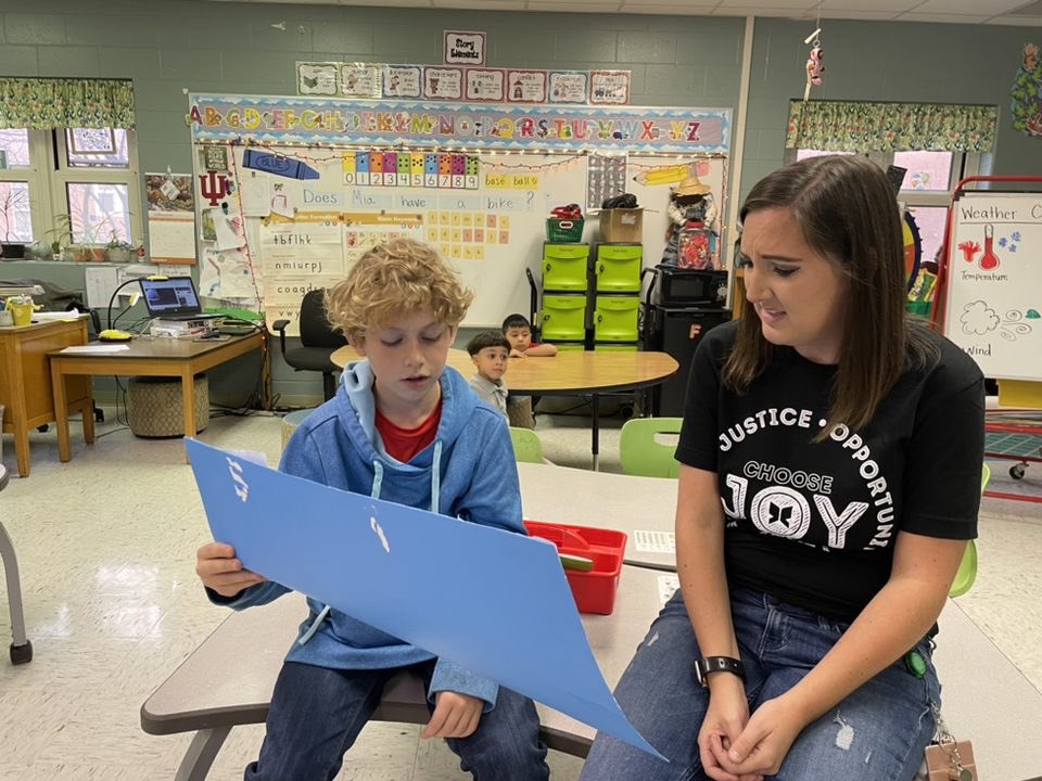 Carliecob09's tweet photo. Kinder had a special presentation from 5th grade about animals found in Indiana! They loved it! Great job 👏🏼 #UAA #PBL @URBANACTIndy #ACommunityTogether https://t.co/U1rcJwa8Pu