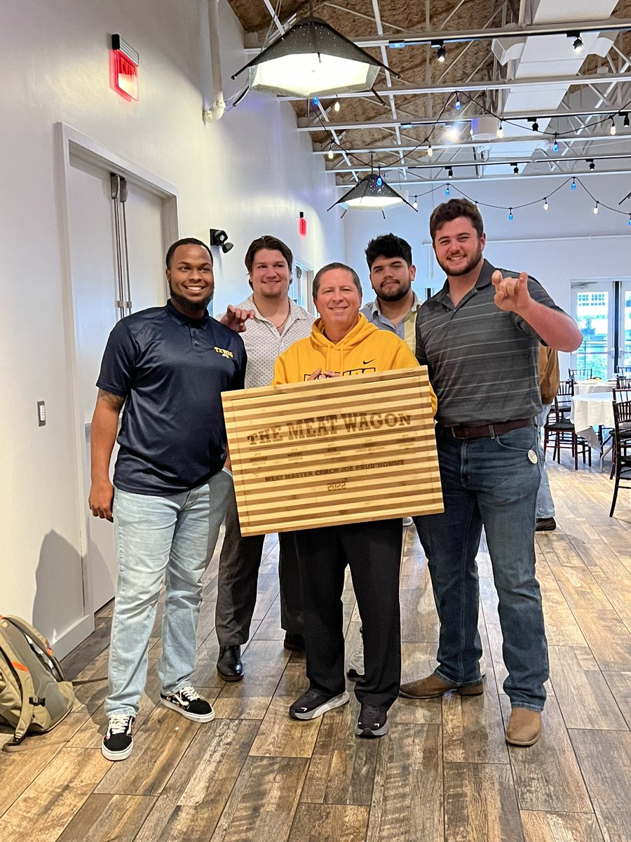 tntdad009's tweet photo. All ready to celebrate these young men tomorrow along with all of the seniors as we close out the regular season at 2pm in the cold temps! Win and the Rams are conference champs!! @TxWesFootball @NAIAFBALL #RamsUp #GoRams May The Meat Wagon live on!!!#meatwagon #themeatwagon https://t.co/qZ680EMObB