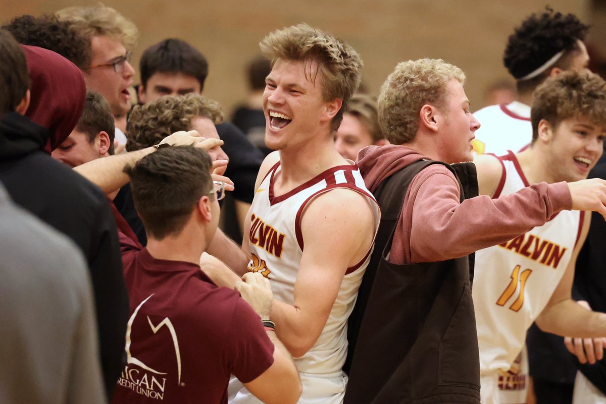 lenny_padilla's tweet photo. Calvin University went old school with a 59-56 win over Wisconsin Oshkosh in its old gym floor on Friday night. The fans went nuts in a close finish. Freshman Jalen Overway (Holland Christian) had 34 points, 11 rebounds. Marcus Bult added 16 for Calvin (2-0). https://t.co/LOttwhwO3V