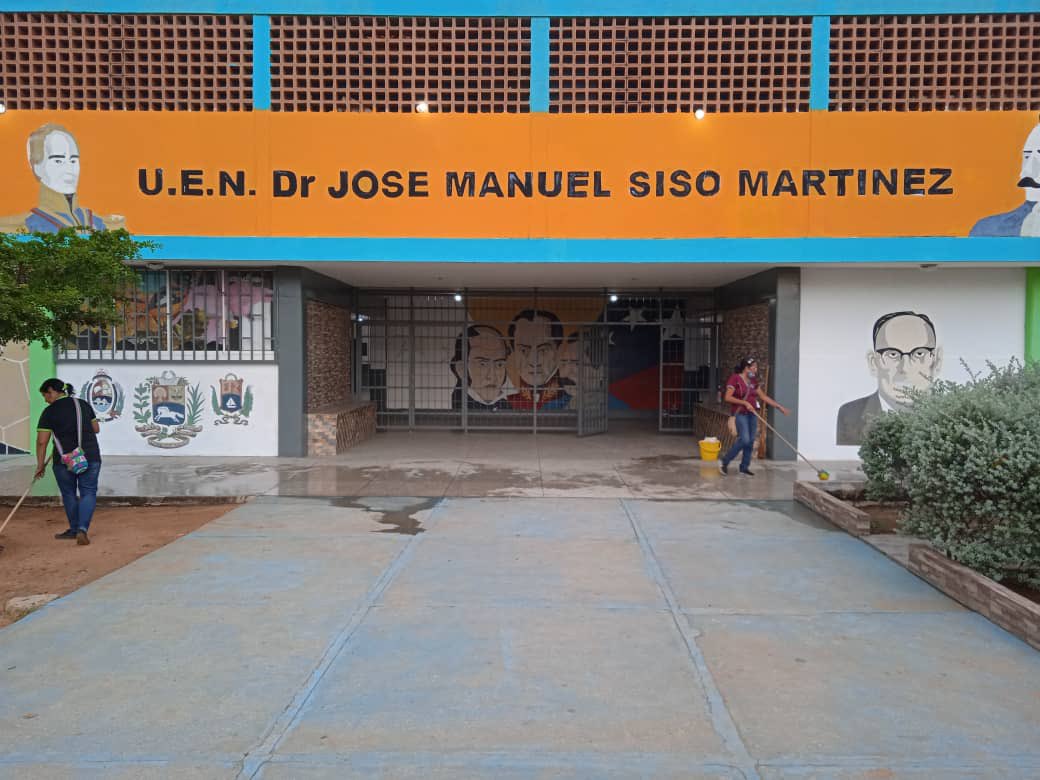 fedezulia_'s tweet photo. Gracias al Presidente @NicolasMaduro por la entrega de la UEN Dr. José Manuel Siso Martinez. Zulia. La escuela No. 100 totalmente rehabilitada en el estado.   @_LaAvanzadora @gladysbarretom @ContactoFede @zonaeduzulia https://t.co/eRgu7lbaj8