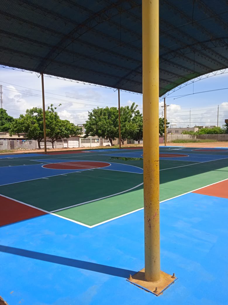 fedezulia_'s tweet photo. Gracias al Presidente @NicolasMaduro por la entrega de la UEN Dr. José Manuel Siso Martinez. Zulia. La escuela No. 100 totalmente rehabilitada en el estado.   @_LaAvanzadora @gladysbarretom @ContactoFede @zonaeduzulia https://t.co/eRgu7lbaj8