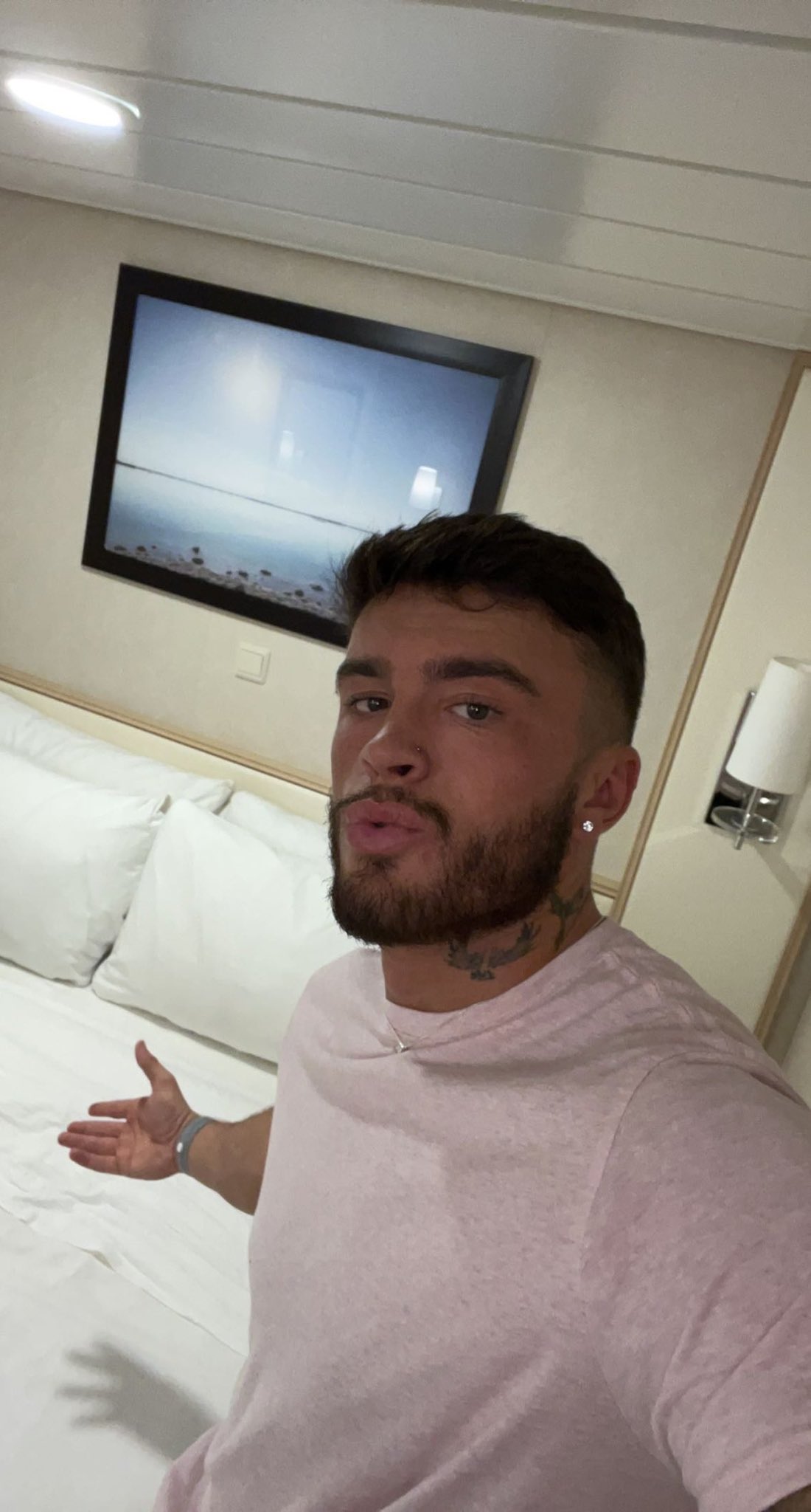 Elmo on Twitter "bed for two, wya? https//t.co/7bBtWahVe0" / Twitter