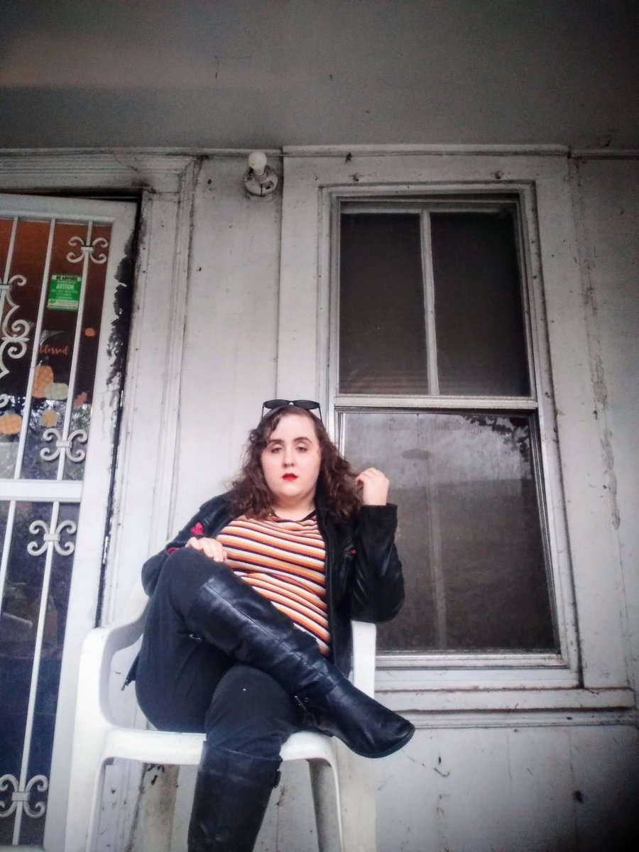 ClaymoreKay22's tweet photo. ๐ถ Keep your in crowd, I'll be the outcast.๐ถ
@Walmart No Boundaries Striped Tee
Leggings, Jacket, and Sunglasses were thrifted
#ootd #walmartstyle #fashioninfluencer https://t.co/eF8TR0USKT