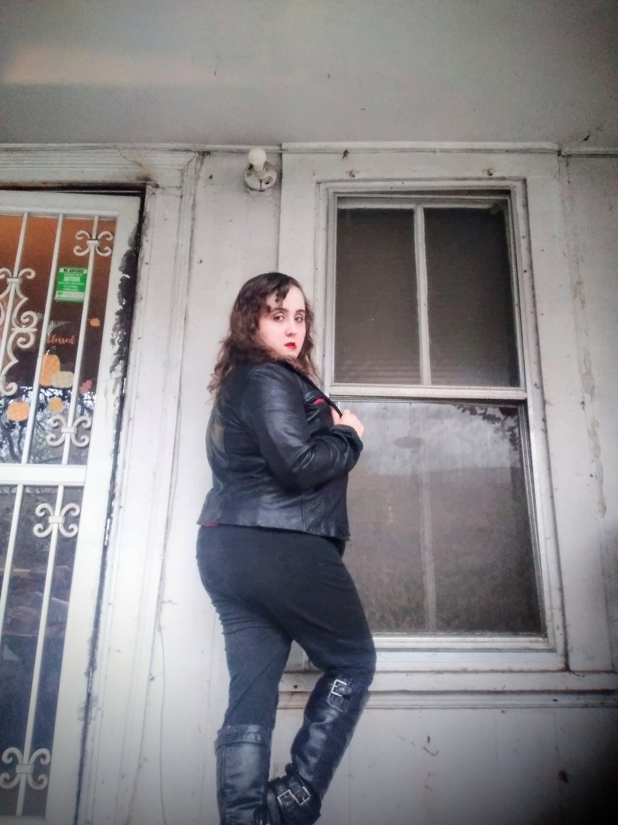 ClaymoreKay22's tweet photo. ๐ถ Keep your in crowd, I'll be the outcast.๐ถ
@Walmart No Boundaries Striped Tee
Leggings, Jacket, and Sunglasses were thrifted
#ootd #walmartstyle #fashioninfluencer https://t.co/eF8TR0USKT