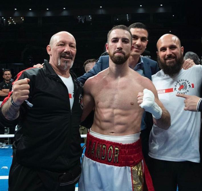 partidazocope's tweet photo. 🥊 El WBC ordenaba el pasado 9 de noviembre una eliminatoria entre @sandormartin y @TeofimoLopez en su convención anual

🆚 Se jugarán un puesto en el combate por el título mundial vacante

🗣️ Hablamos con @sandormartin, en @partidazocope 

📻 #PartidazoCOPE #CampoDelGas https://t.co/FSVESgUx0V