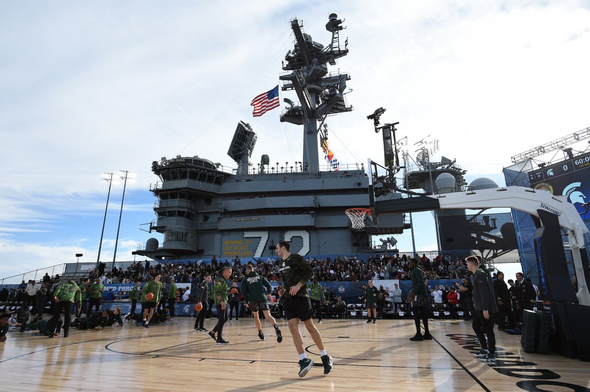 BleacherReport's tweet photo. Views from Gonzaga-Michigan State Armed Forces Classic game 🛳🔥

This is the first college basketball game on an aircraft carrier since 2012 https://t.co/GVor81kuNB