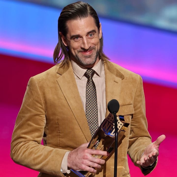 HardRockBet's tweet image. First 7 starts

2022 Tua                2021 Rodgers
6-1                W-L          6-1
1,980       Pass Yds     1,710
69.9%      Comp%       68.3%
15-3          TD-INT        15-3
115.9      Pass Rating   108.2

Tua is on pace to win MVP #FinsUp