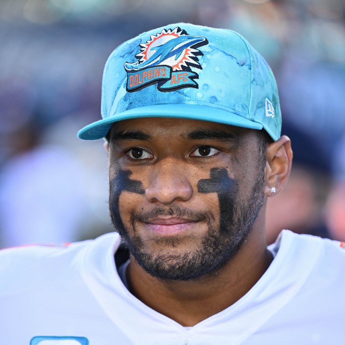 HardRockBet's tweet image. First 7 starts

2022 Tua                2021 Rodgers
6-1                W-L          6-1
1,980       Pass Yds     1,710
69.9%      Comp%       68.3%
15-3          TD-INT        15-3
115.9      Pass Rating   108.2

Tua is on pace to win MVP #FinsUp