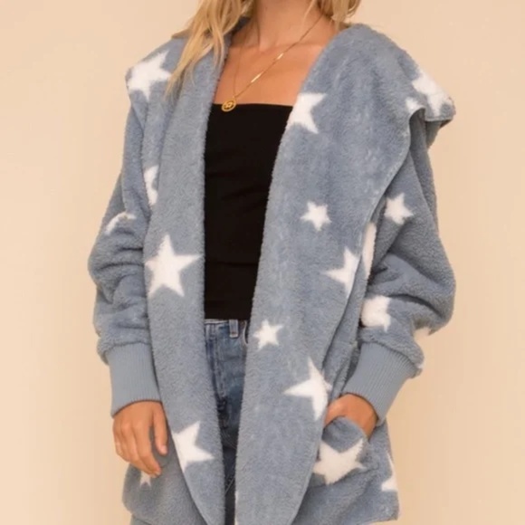 BorgenSabina's tweet photo. So good I had to share! Check out all the items I'm loving on @Poshmarkapp from @bellanblue_jen #poshmark #fashion #style #shopmycloset #bellanblue: https://t.co/cv1SAEJOK3 https://t.co/5KTfmMtfln