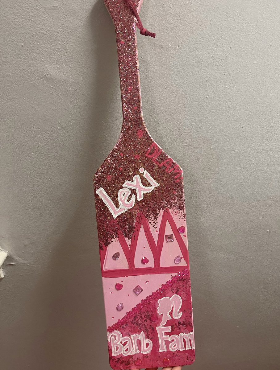 LexiDarcy2002's tweet photo. The best designed paddle🤍💌🤍 @DisruptiveDESGN #rsj108 #pink #barbfam https://t.co/eErwgXbVbI