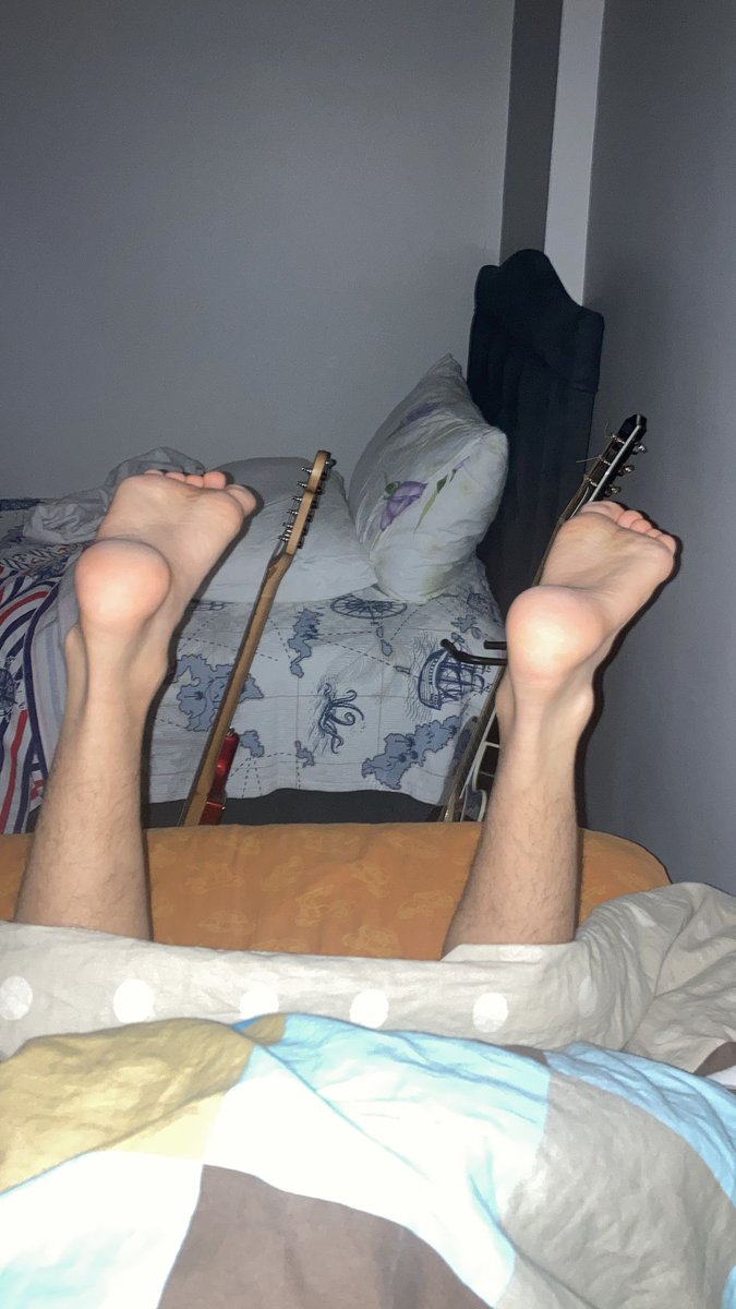 Twinkcouplee's tweet photo. Sevgilimin tabanlarına en yüksek teklifi veren köpeği tasmasiyla odama bağlayacağım 🐶
Ayak için 👣
#footworshi̇p #FOOTFETİSH #feetfethish #feetworshi̇p #gayfeet #slavedog #ayakfetisi #dominantmale #finansalkole #twinkgay https://t.co/ZWUHOvTPxI