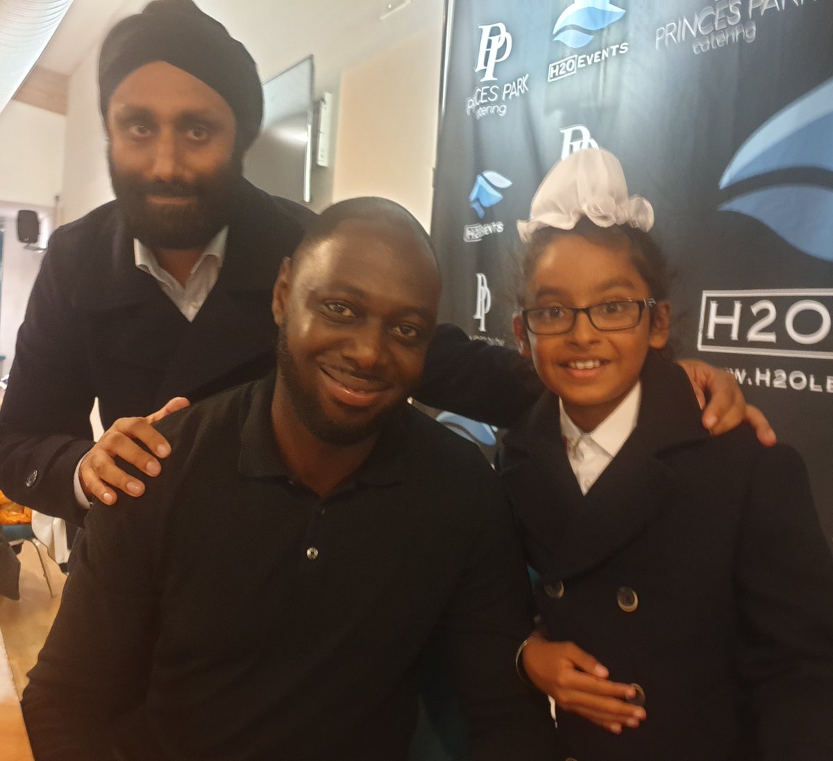 steve_singh420's tweet photo. Oh Ledley, ledley, he's only got one knee. He's better that John Terry, oh ledley @LedleyKing 💙 what an absolute gentleman. Lovely to meet you again. Some amazing stories about spurs and your career, fantastic night. #Spurs #COYS #THFC #ledley #king #Tottenham #TottenhamHotspur https://t.co/m0IJwsMsDA