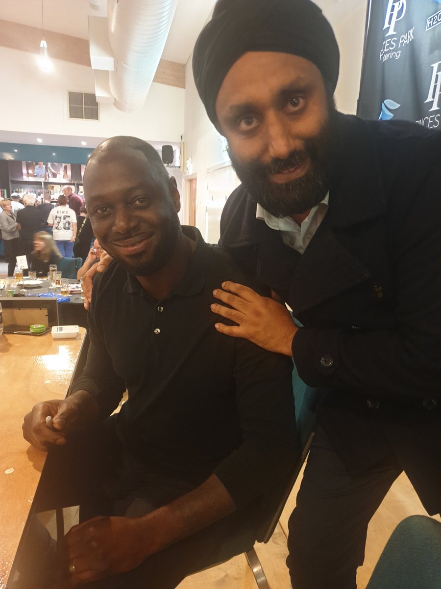 steve_singh420's tweet photo. Oh Ledley, ledley, he's only got one knee. He's better that John Terry, oh ledley @LedleyKing 💙 what an absolute gentleman. Lovely to meet you again. Some amazing stories about spurs and your career, fantastic night. #Spurs #COYS #THFC #ledley #king #Tottenham #TottenhamHotspur https://t.co/m0IJwsMsDA
