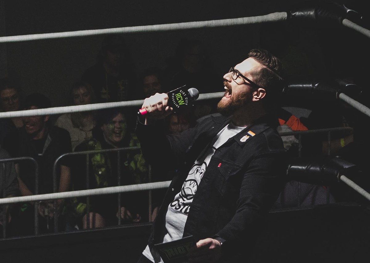 andersonrcw's tweet photo. The last time I played a gig with @cosmicpsychos was almost seven years ago to the day at Scumfest with my old band @profiteersrock (RIP🍻)
Tonight we get to do it all over again, but with wrestling! See you at @unibar_adl for #PunkRockRiot! https://t.co/1WXByE7rlM