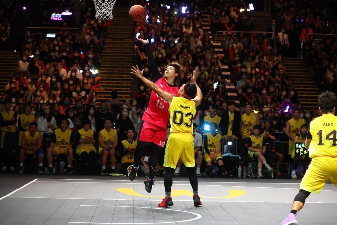 KeungToFocus's tweet photo. [2022.11.11]
903 AllStar Basketball Game

Follow KT #姜濤 #KeungTo  #ギョン・トウ   
IG: https://t.co/5yGJiTOI5F   
FB: https://t.co/FHhzfEmetK
Cr: 903

#basketball #MVP
#knee #hurt #GetWellSoonKT 🥺 https://t.co/C09Nzowzym