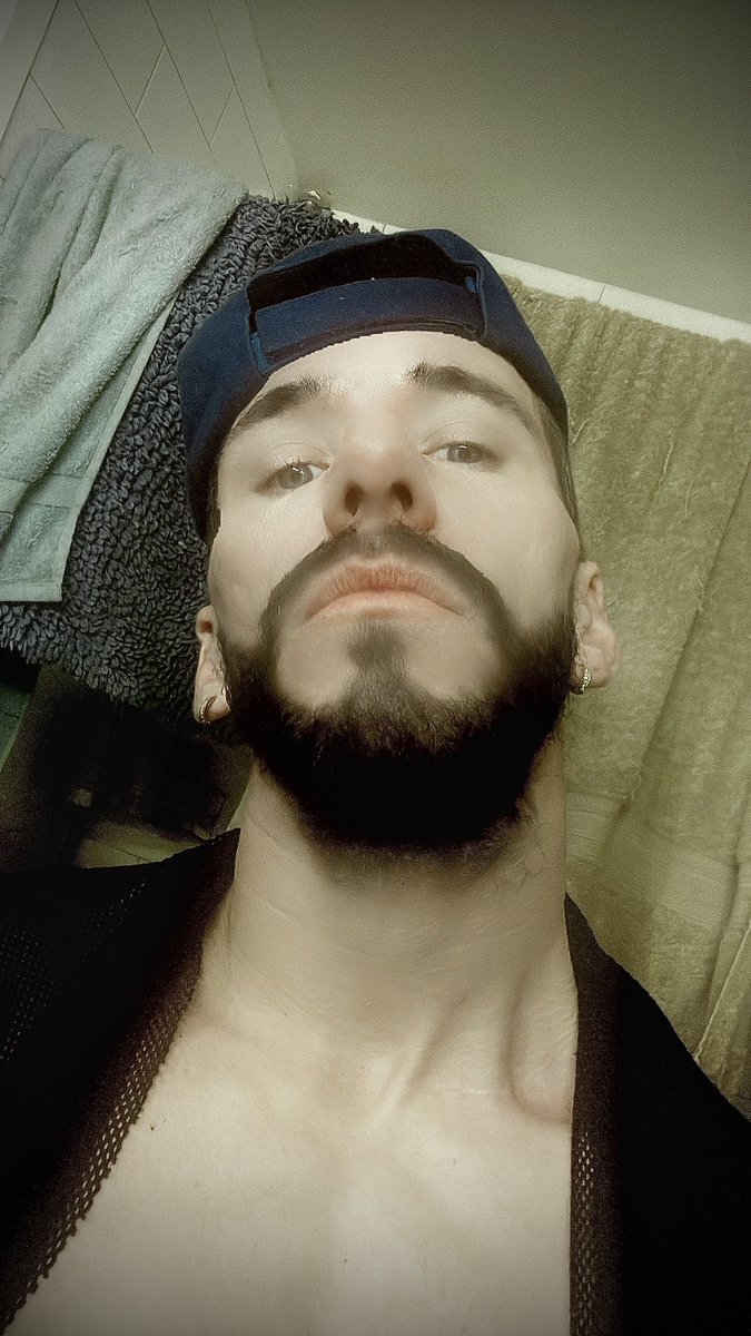 RJCoxStar's tweet photo. What’s good NYC? Who’s tryna FUQ tonight? Bx, hit me up! #lookin #lookintofreak #bottomfortop #needpipe #nyc #masc4masc #legggoo https://t.co/1Z12ReGgnU