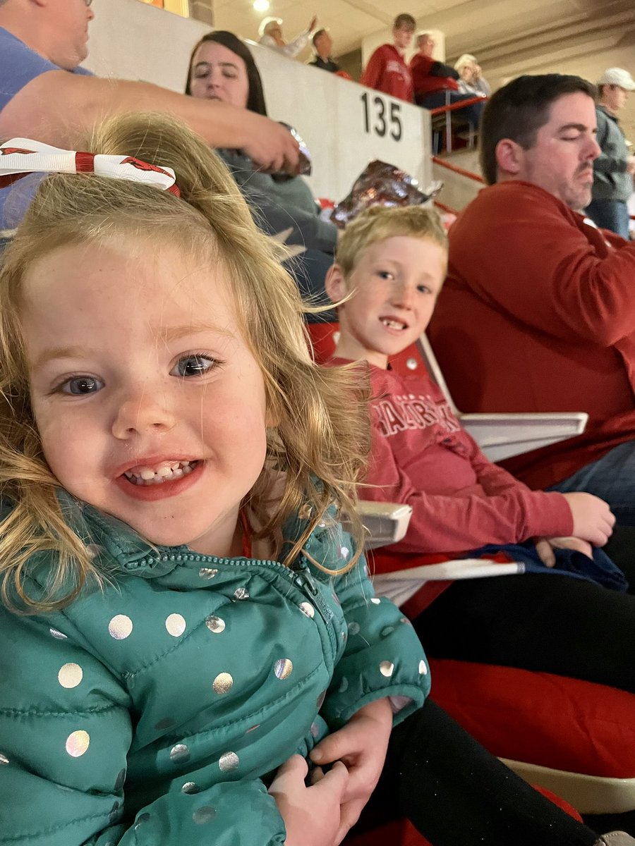 Amanda_EliseL's tweet photo. Ready to call the hogs! @RazorbackMBB @EricPMusselman #wps https://t.co/iog8tJZo1n
