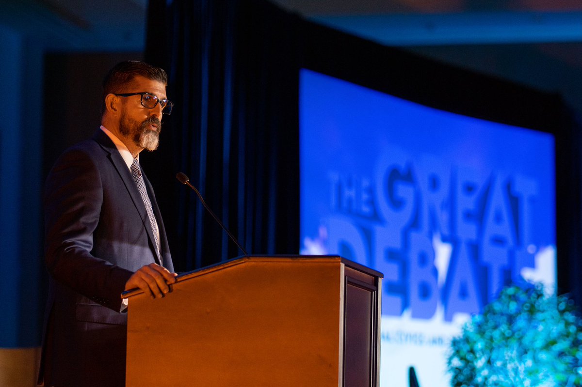 Tonight, Commissioner @SenMannyDiazJr welcomed nearly 400 talented students to the National @CivicsandDebate Championship in Orlando. The Great Debate is a three day competition that challenges students’ knowledge and debate skills. Good luck to the 2022 participants!