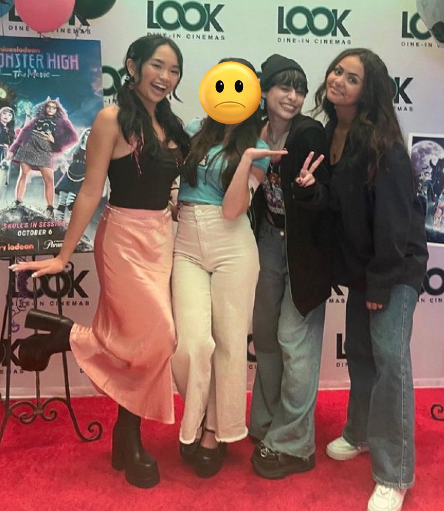 MYSTlXX's tweet photo. how is this cast so attractive https://t.co/Q2iWbZ3zPU
