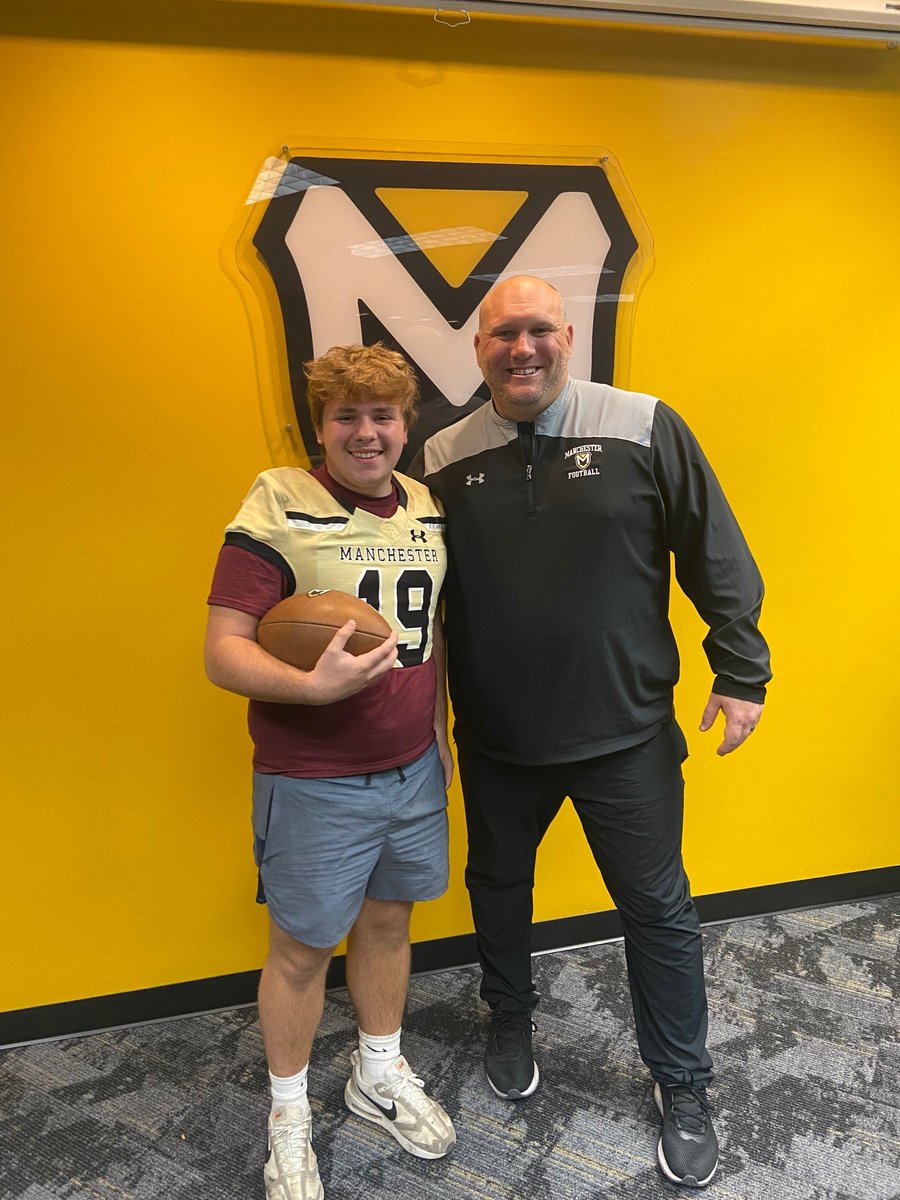 AlHastick4's tweet photo. Enjoyed my visit and tour of @MU_SpartanFB. Appreciate the time to talk with @footballcoachj, @CoachChuckEhret,@CoachLeel,@CoachWaltRaines,@coachwatt_12 @CoachYoung_7, @CoachRoberts_1. https://t.co/GQfGmVSz3d