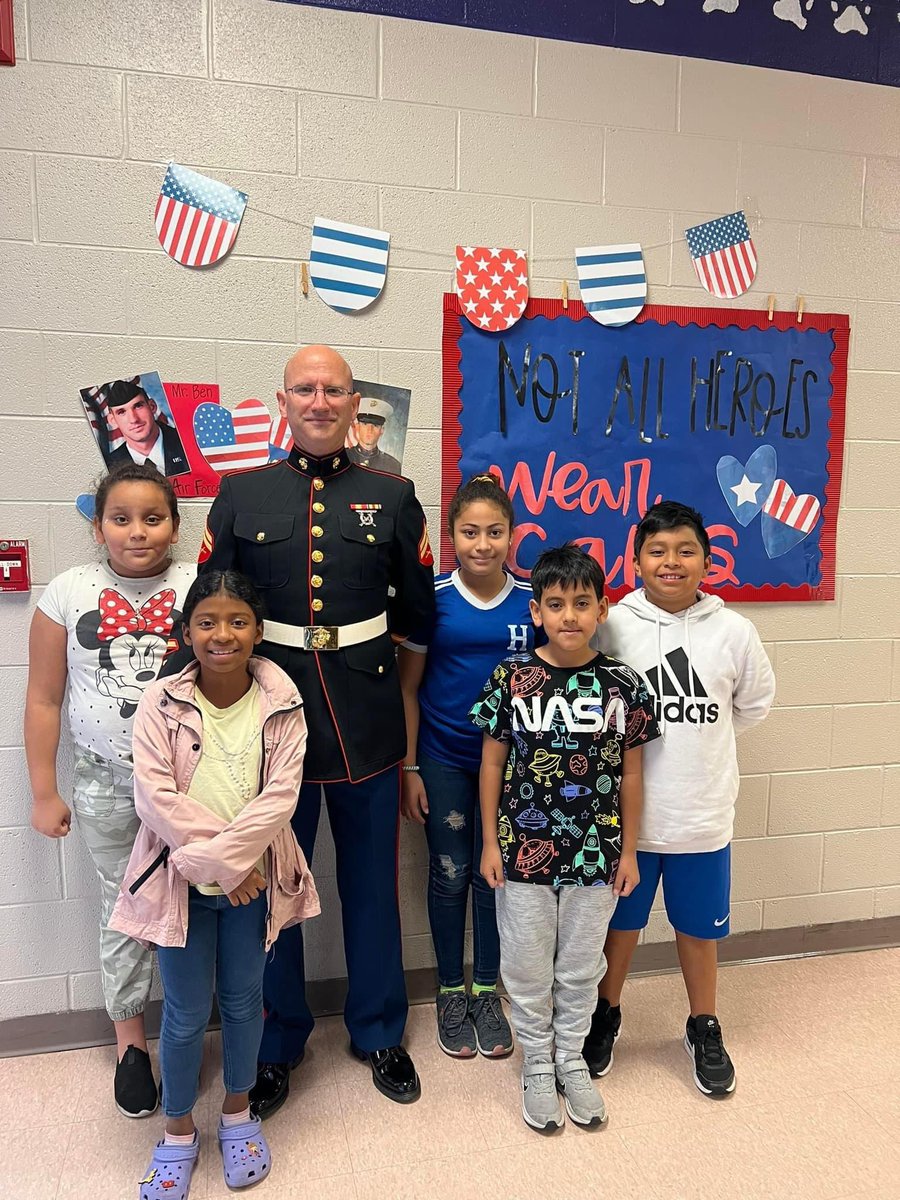 ses_cubs's tweet photo. Thank you Veteran’s! We appreciate and HONOR all you have done for us and our country! Happy Veterans’s Day! #SISfamily #wehonoryou https://t.co/7pla1mf1SC