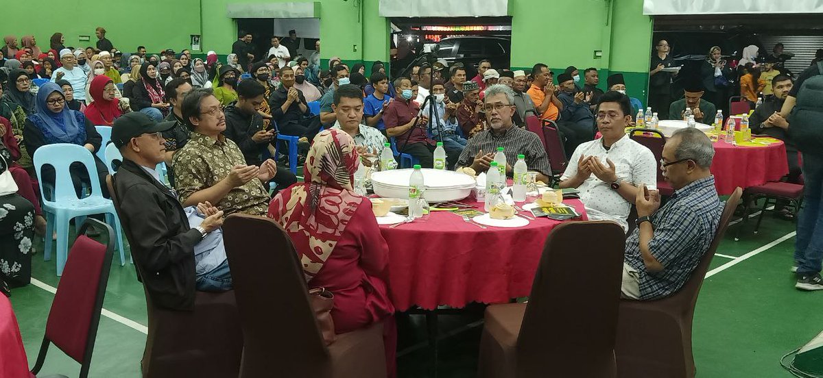hazlandswk's tweet photo. Kenduri Rakyat @ Muara Tebas .
Penganjuran program ini yang melibatkan komuniti setempat adalah bertujuan untuk menyemarakkan elemen nilai-nilai murni menerusi aktiviti gotong royong dalam kalangan masyarakat.
#Perpaduan
#Harmoni
#Kesejahteraan
#gotong-royong https://t.co/XTQyoF2ty5