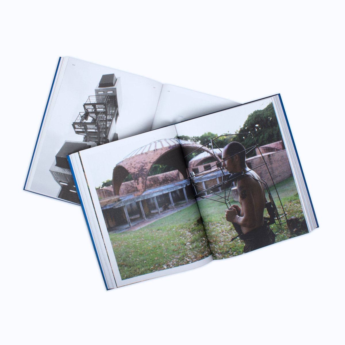 【新建築書店】イベント｜Didier Faustino + Lars Müller
11月15日（火）19:00より、新建築書店にてDidier Faustino氏と、Lars Müller氏をお招きし、Didier氏の最新の作品集『Architecture for Disquiet Bodies』についてのトークイベントを行います。（詳細は次ツイート）
photo by Corinne Mariaud