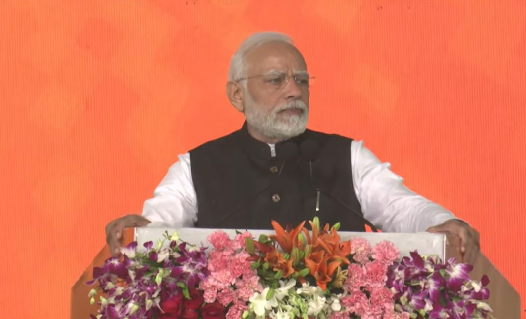 ONGC_'s tweet photo. PM @narendramodi dedicates  #ONGC’s flagship ₹2900+ crore Onshore Facilities of U-Field Deep Water Project to nation, along with other projects in Andhra Pradesh &amp; Telangana. Says such projects will fast-track #India’s development to next level.

#YouAreEnergy 

@PetroleumMin https://t.co/s3TAedVzO3