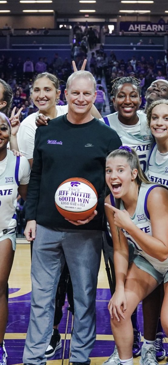 What a week 1💥 to start the 2022-23 
H🏀🏀ps season  🔥 🔥
600 <a href="/JeffMittie/">Jeff Mittie</a>  ☑️
1000 <a href="/KStateWBB/">K-State Women's Basketball</a>  ☑️
&amp; in a baseball ⚾️ park <a href="/BrewCity_Battle/">Brew City Battle</a>