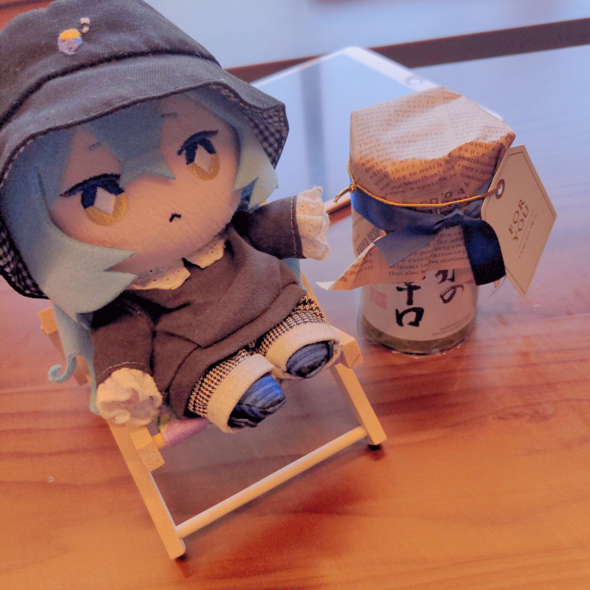 1girl solo chibi box sitting chair :<  illustration images