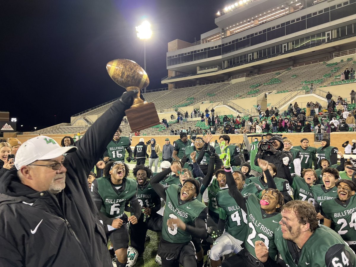 LakeWorthISD's tweet photo. What. A. Kick! For the win! Lake Worth wins over Alvarado, 23-20! 2022 Bi-District Champions! #GoBullfrogs #WorthIt @LWFrogFootball https://t.co/olY7rUkmpK