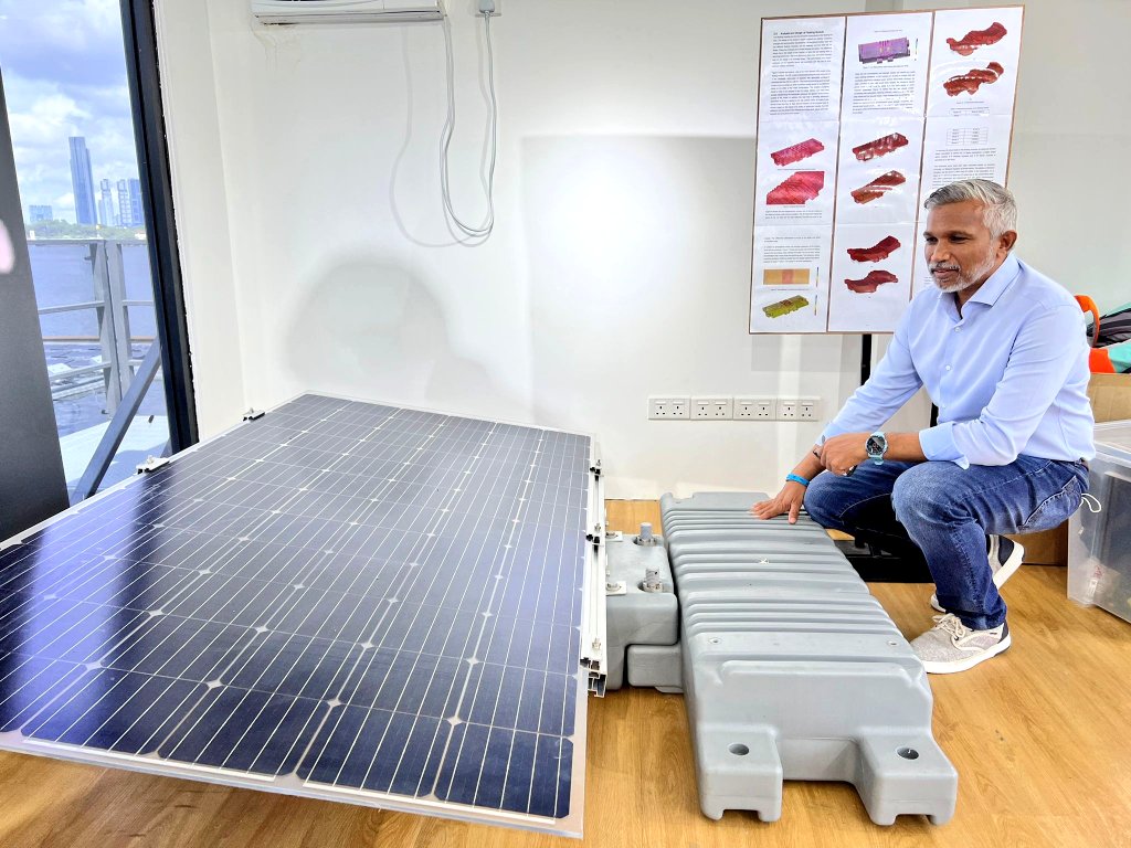 MohmdShareef's tweet photo. Off-shore floating PV is an essential component of a clean energy future for small island states. Visited the 5MWp off-shore floating PV plant by @sunseap_group, powering customers like @Microsoft @SingaporeHDB and @Meta with clean energy in Singapore today. https://t.co/B1gfK0HpWn