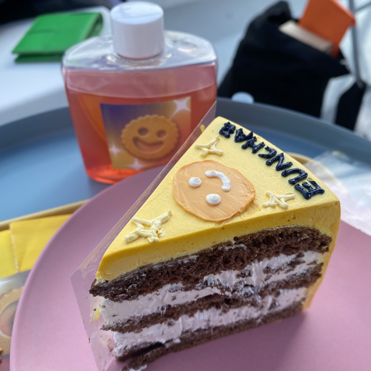 ssammuyagaja's tweet photo. 처음 가 본 생캎.. 만채 생일이 이틀이나 지나버렸지만 일주일 내내 축하해주는 거지 뭐 ㅎㅎ 럭드가 얼마 안 남았다고 하네요 서두르세요!                                                              #은채생일을담은채로 #WITH_EUNCHAE +갑작스럽게 손 모델이 되었읍니다.. https://t.co/cHWV97qGlt