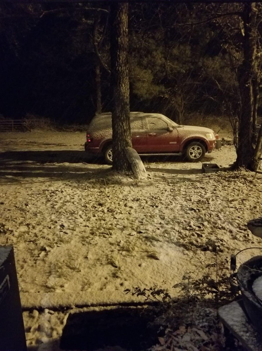 MikeCollierWX's tweet photo. Snow near Sallisaw, OK. #oksnow https://t.co/BRBrALzQrB