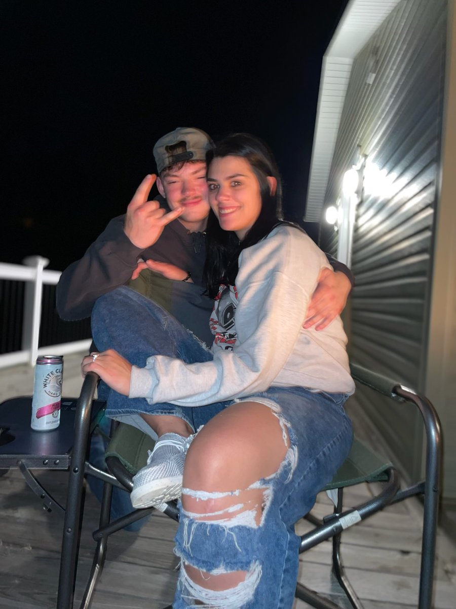 Jake_Arnold35's tweet photo. Blurry https://t.co/9Xl8pZYLE4