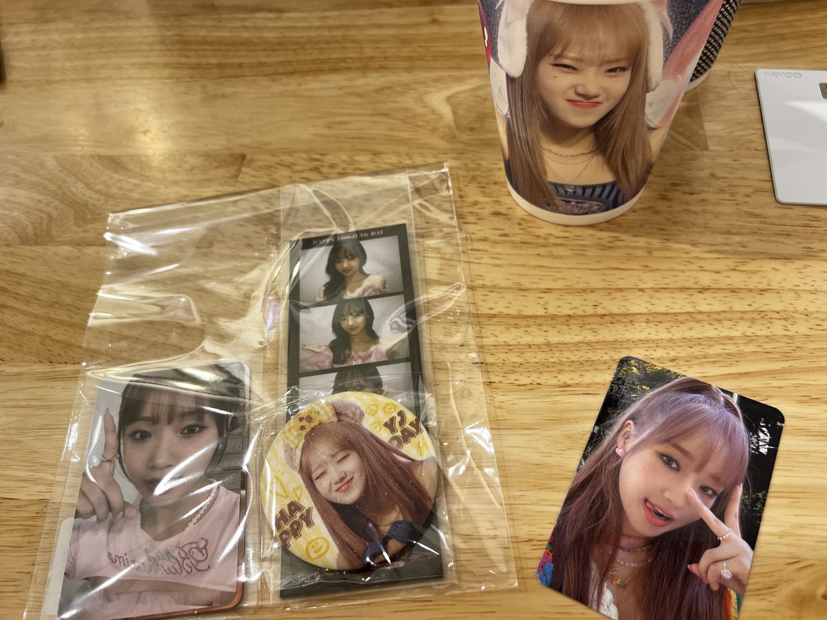 wooooooofff22x's tweet photo. 생일축하해~

#SuNfLowerParty_for_YooJung
#해바라기_자라는_날 https://t.co/y8LJLbMt8Y