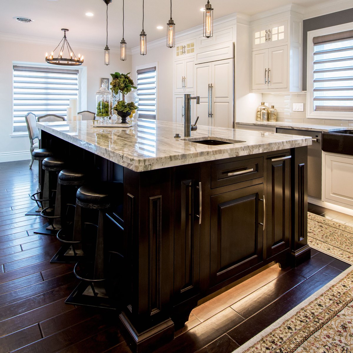 dbelitecustom's tweet image. 💡 Under cabinet lighting… but take it down a level – You’ll thank us later.

#FridayFeature #kitchenrenovation #kitchenfeatures #homerenovation #homereno #makeyourhomeelite #greaterreadingpa