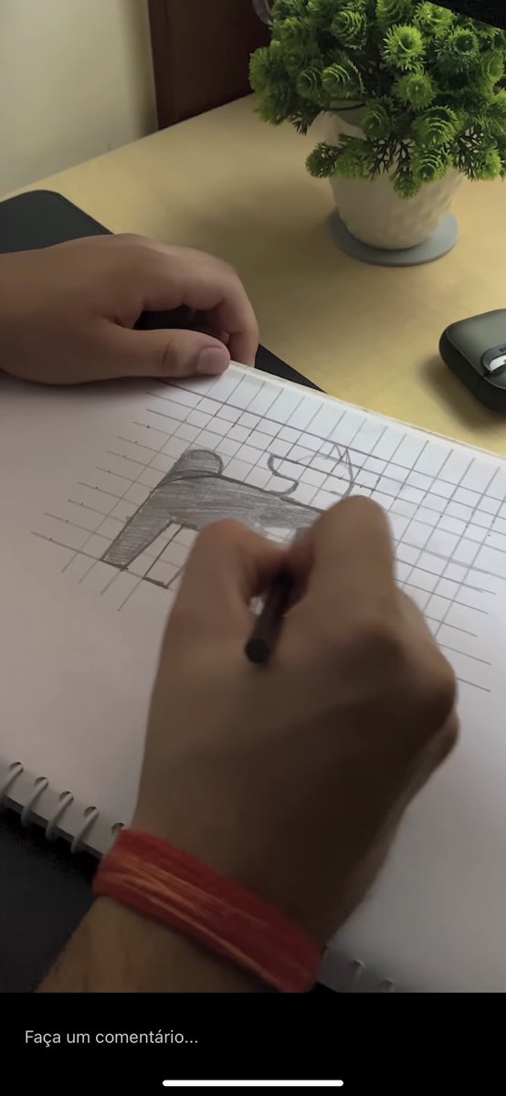 guivissotto's tweet image. Esse primeiro trabalho é o meu, e as fotos seguintes são de um corno que viralizou no tik tok copiando meu trabalho. 🤡