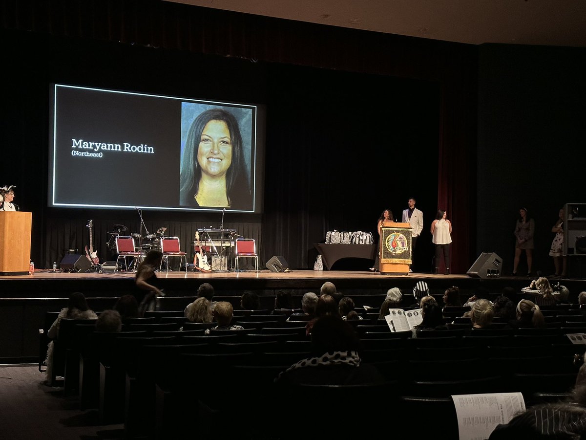 LuetteArt's tweet photo. Congrats to one of Twinsburg’s parents/West Geauga’s Art teachers for earning OAEA’s outstanding art teacher of the year award, Mrs. Rodin! You’ve earned it! @TwinsburgDodge @mrsrodinsartrm https://t.co/grOui3HJXZ