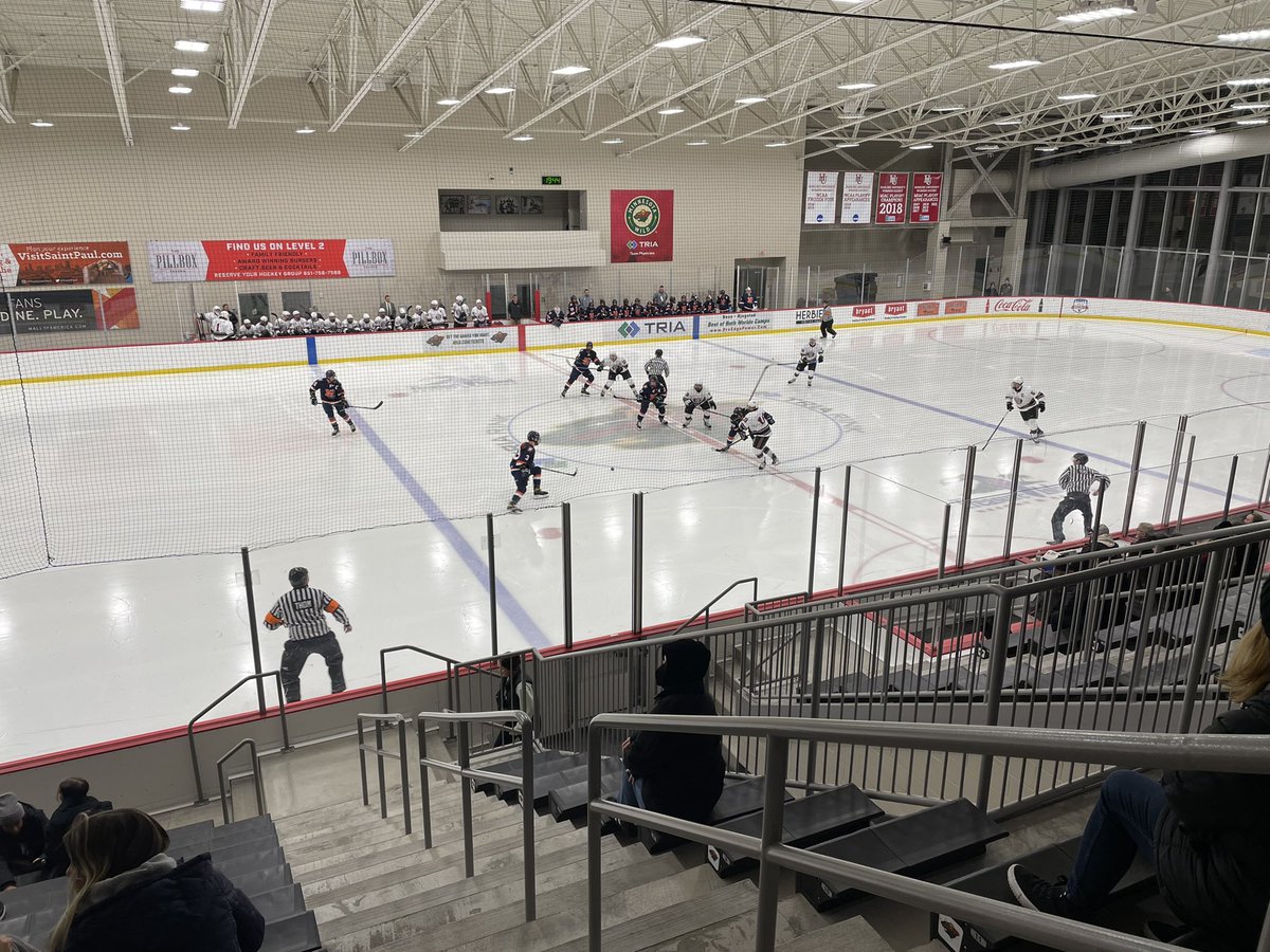 BrianHalverson's tweet photo. Doing a little D-III hockey tonight.
#GoPipers #PiperNation https://t.co/E7ApOiAKhX