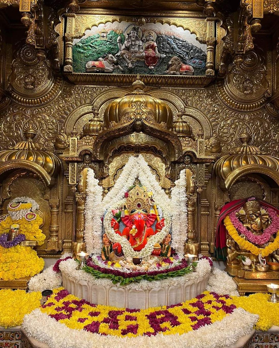 banke_shri's tweet photo. जय श्री सिद्धिविनायक 💛🙏 https://t.co/QzWVLTs1bR