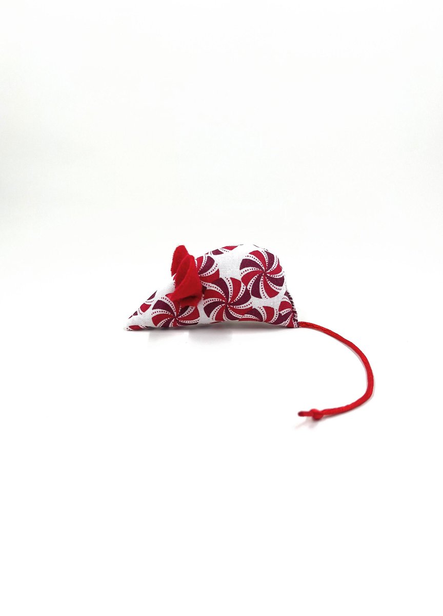 MauveMoose's tweet image. New listing in the MauveMoose #etsy shop: Christmas peppermint candy catnip mouse cat toy, holiday cat gift etsy.me/3trT82F #christmas #organiccatnipmouse #jouetpourchat #organiccatnip #mauvemoose #uniquecattoy #cattoy #xmascattoy #catpresent