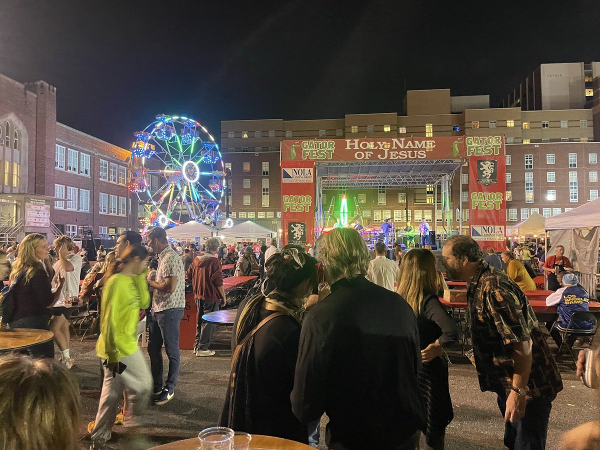 CJMordock's tweet photo. The shit happening in the hood this weekend is ridiculous. #gatorfest #tulane #UCF #gamedayfuckedup https://t.co/SqYpGT0iWS