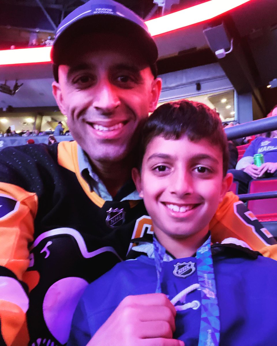 yatinchadhamd's tweet photo. First game! #leafsforever https://t.co/ZF7ep9wV8n