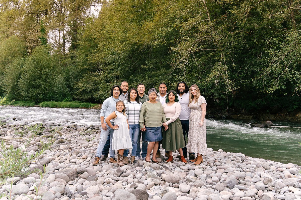 loregg593's tweet image. The family with our Matriarch. #PortlandFamilyTrip #MakingMemories